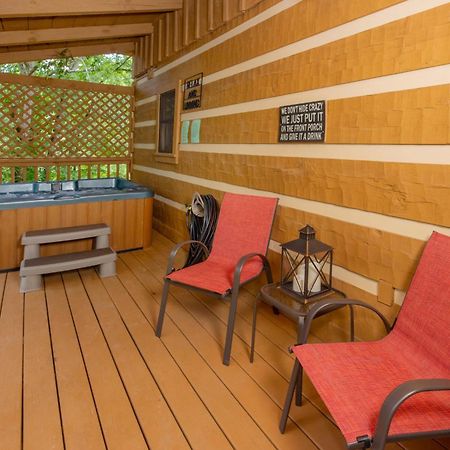 Вилла Yoli Bear Hideaway Севьервилл Экстерьер фото