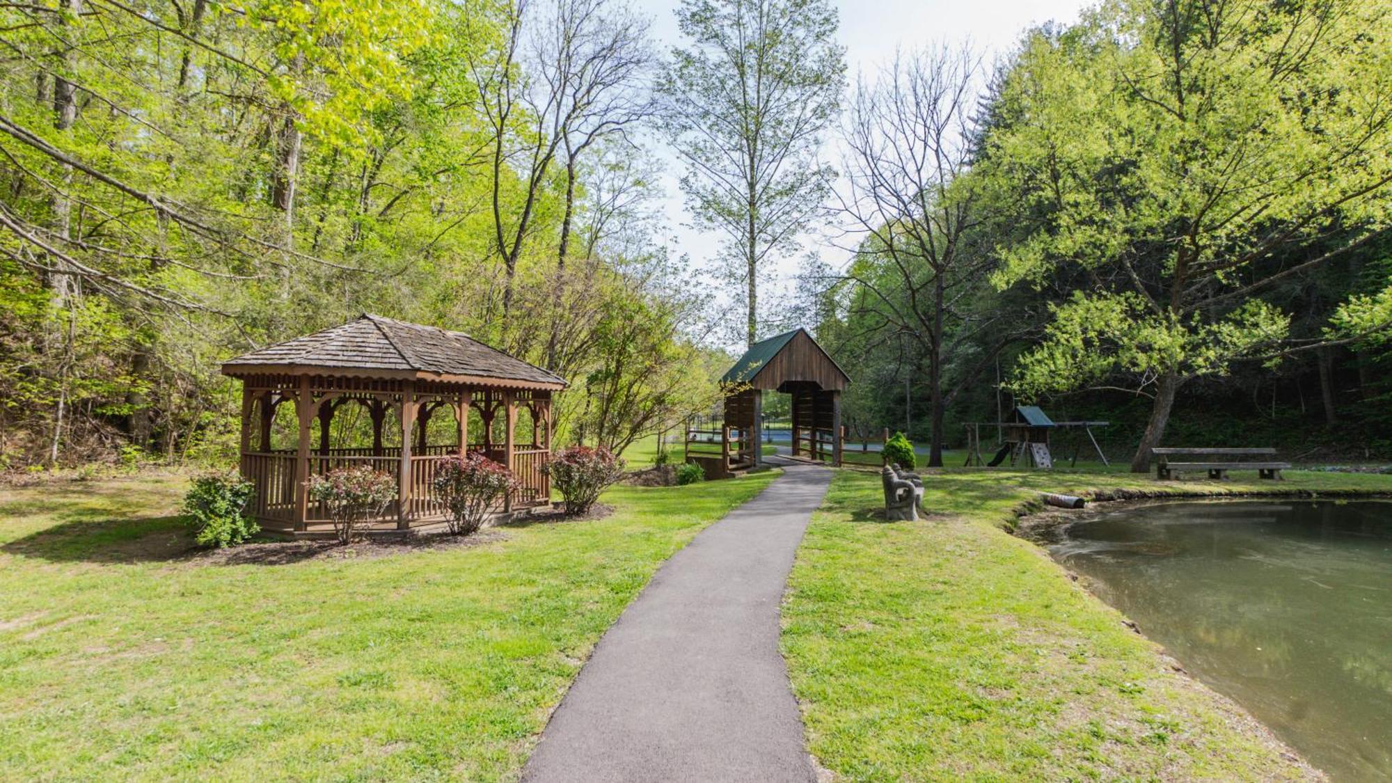 Вилла Yoli Bear Hideaway Севьервилл Экстерьер фото