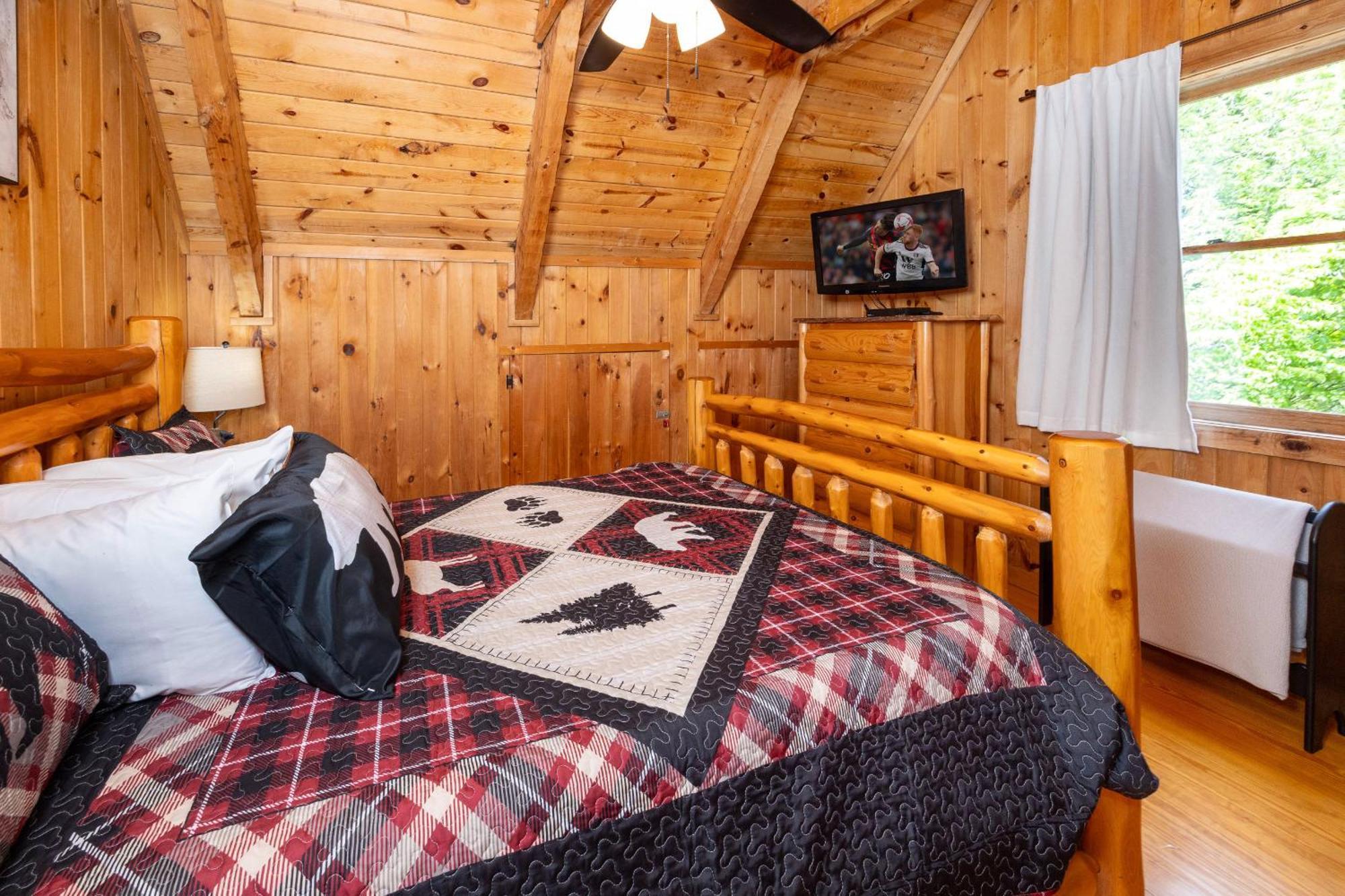 Вилла Yoli Bear Hideaway Севьервилл Экстерьер фото