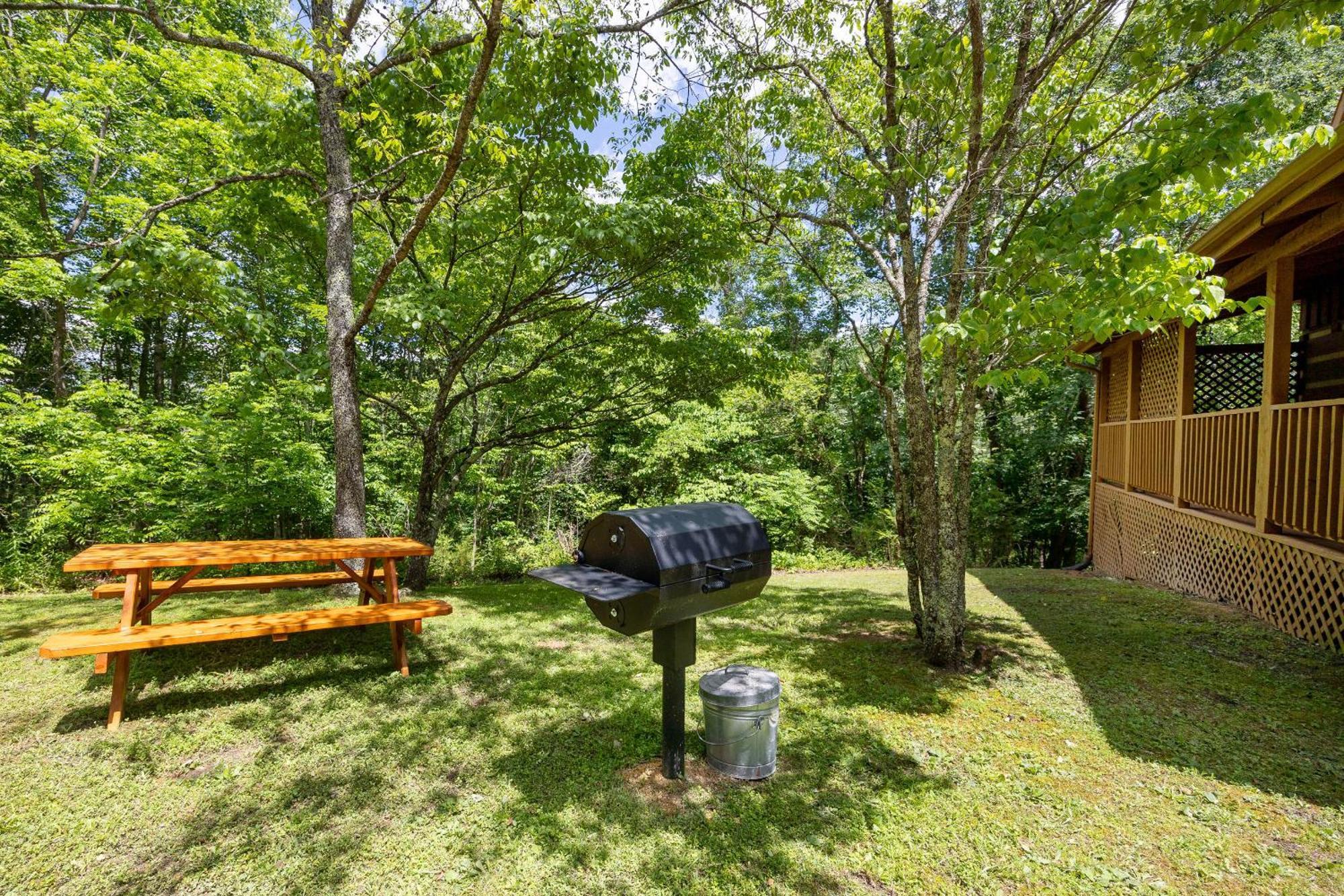 Вилла Yoli Bear Hideaway Севьервилл Экстерьер фото
